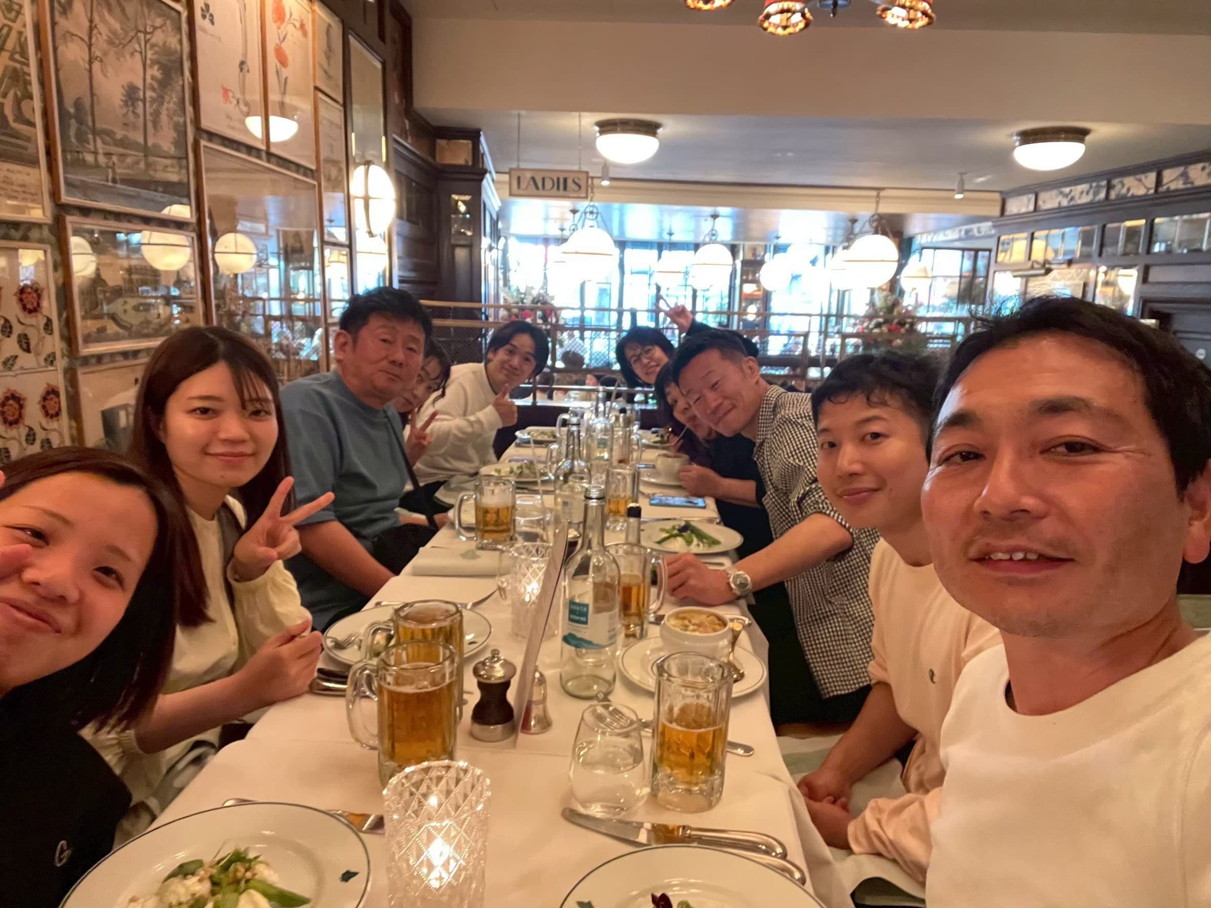 レストランにて